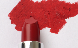 Classic Creamy Red Lipstick (Vibrant Crimson Shade)