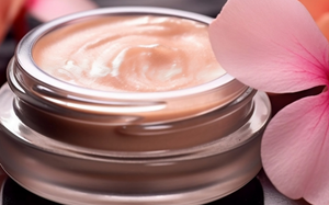 Rose & Peony Infused Illuminating Face Moisturizer (50g Jar)