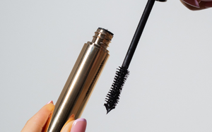 Volumizing & Lengthening Black Mascara (Gold Metallic Casing)